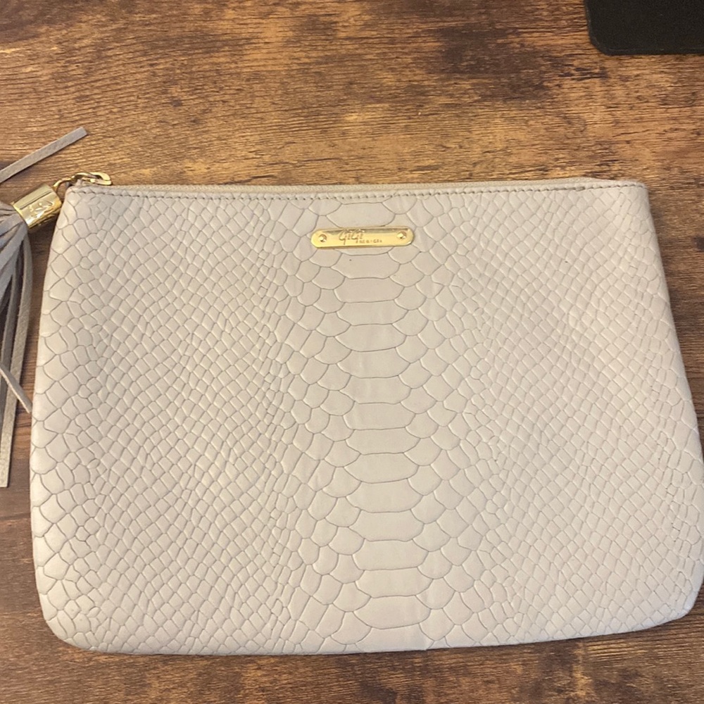 Gigi New York Uber clutch